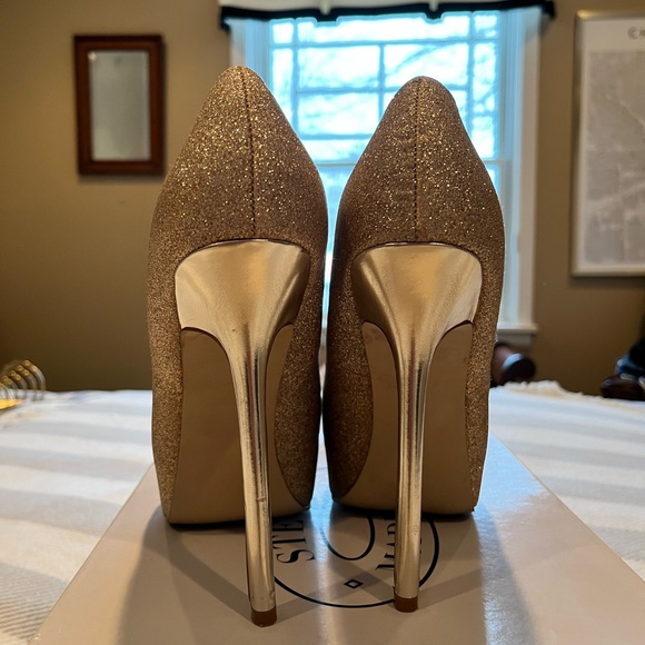 Steve Madden “Scandall Gold Glitter” platform pumps - Picture 4 of 6